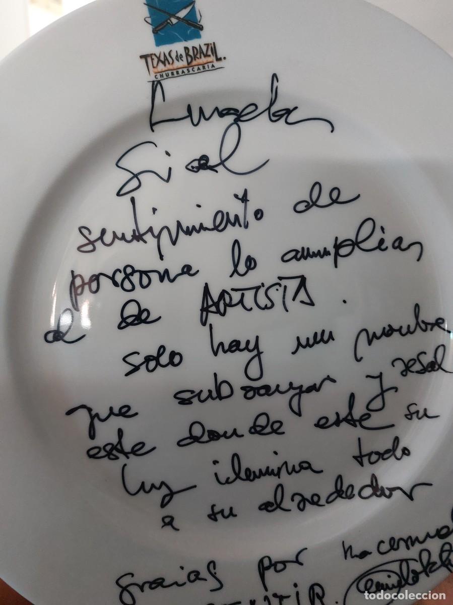 Dedicatoria de Camilo Sesto a Ángela Carrasco en plato